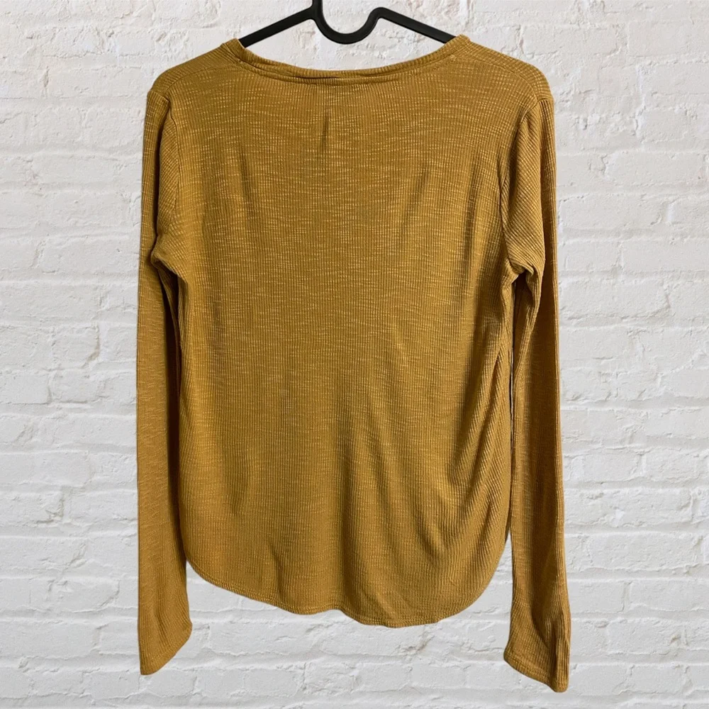 Forever 21 Honey / Mustard Yellow Ribbed Lightweight Long Sleeve Shirt, Small - Picture 3 of 9